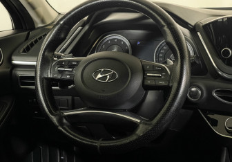 Подержанный автомобиль Hyundai Sonata 2020 года (14 фото)