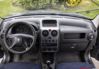 Подержанный автомобиль Peugeot Partner 2007 года (12 фото)