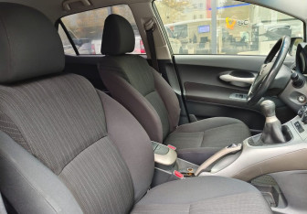 Подержанный автомобиль Toyota Auris Hatchback 2007 года (10 фото)