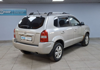 Подержанный автомобиль Hyundai Tucson 2008 года (5 фото)