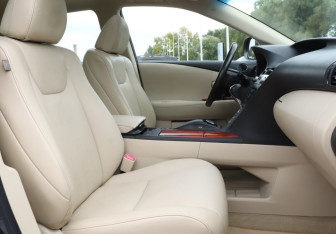 Подержанный автомобиль Lexus RX 2010 года (15 фото)