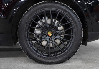 Подержанный автомобиль Porsche Cayenne 2020 года (31 фото)