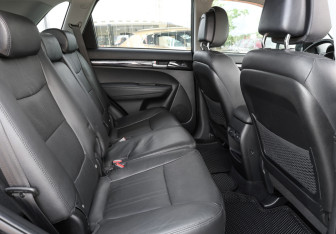 Подержанный автомобиль Kia Sorento 2014 года (11 фото)