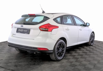 Подержанный автомобиль Ford Focus Hatchback 2018 года (5 фото)