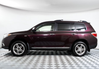 Подержанный автомобиль Toyota Highlander 2012 года (8 фото)