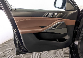 Подержанный автомобиль BMW X6 2021 года (19 фото)