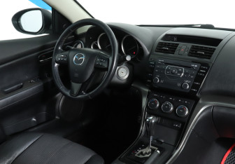 Подержанный автомобиль Mazda 6 Sedan 2012 года (12 фото)