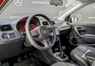 Подержанный автомобиль Volkswagen Polo Sedan 2012 года (16 фото)