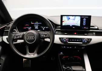 Подержанный автомобиль Audi A4 Sedan 2020 года (8 фото)