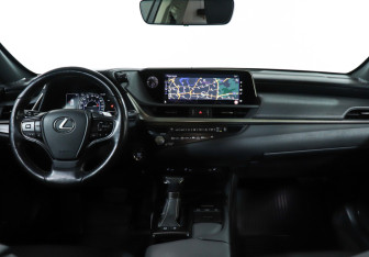 Подержанный автомобиль Lexus ES 2021 года (12 фото)