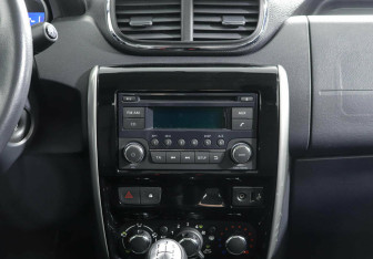 Подержанный автомобиль Nissan Terrano 2016 года (9 фото)