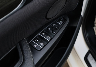 Подержанный автомобиль BMW X4 2015 года (17 фото)