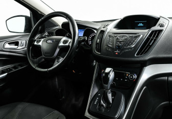 Подержанный автомобиль Ford Kuga 2015 года (10 фото)