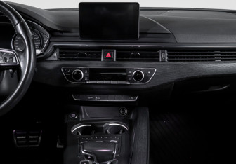 Подержанный автомобиль Audi A4 Sedan 2016 года (13 фото)