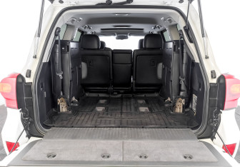 Подержанный автомобиль Toyota Land Cruiser Suv 2014 года (10 фото)