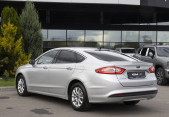 Подержанный автомобиль Ford Mondeo Sedan 2017 года (7 фото)