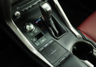 Подержанный автомобиль Lexus NX 2019 года (17 фото)