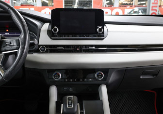 Подержанный автомобиль Mitsubishi Outlander 2022 года (15 фото)