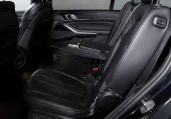 Подержанный автомобиль BMW X7 2019 года (10 фото)