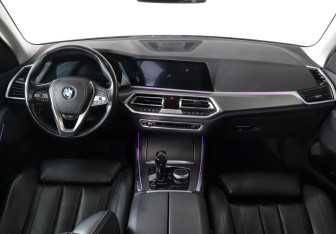 Подержанный автомобиль BMW X5 2019 года (11 фото)