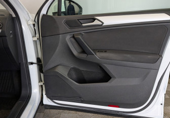 Подержанный автомобиль Volkswagen Tiguan 2021 года (22 фото)