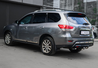 Подержанный автомобиль Nissan Pathfinder 2016 года (6 фото)