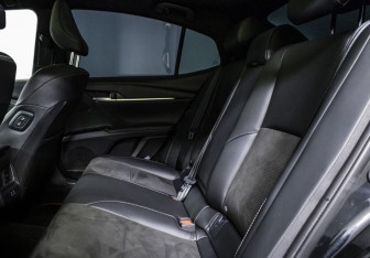 Подержанный автомобиль Toyota Camry Sedan 2024 года (15 фото)