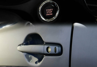 Подержанный автомобиль Mitsubishi Outlander 2014 года (16 фото)