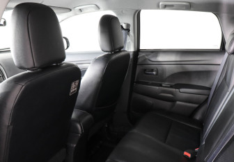 Подержанный автомобиль Mitsubishi ASX 2013 года (12 фото)