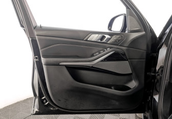 Подержанный автомобиль BMW X7 2020 года (19 фото)