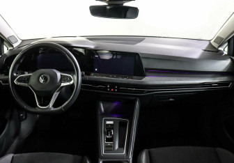 Подержанный автомобиль Volkswagen Golf Hatchback 2021 года (10 фото)