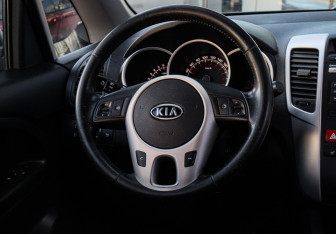 Подержанный автомобиль Kia Venga 2012 года (11 фото)