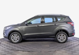 Подержанный автомобиль Ford Kuga 2018 года (8 фото)