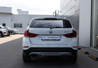Подержанный автомобиль BMW X1 2013 года (6 фото)