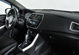 Подержанный автомобиль Suzuki SX4 Hatchback 2017 года (9 фото)