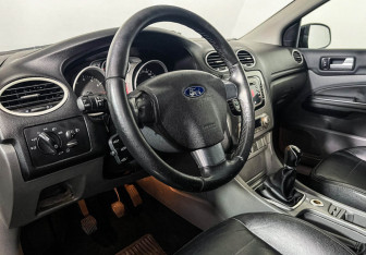 Подержанный автомобиль Ford Focus Hatchback 2010 года (13 фото)