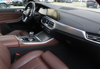Подержанный автомобиль BMW X5 2022 года (9 фото)