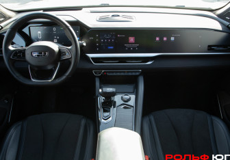 Подержанный автомобиль Geely Monjaro 2024 года (10 фото)