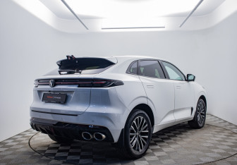 Подержанный автомобиль Changan UNI-K 2023 года (5 фото)