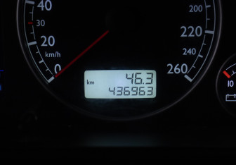 Подержанный автомобиль Volkswagen Multivan 2006 года (9 фото)