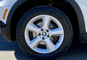 Подержанный автомобиль BMW X5 2008 года (9 фото)