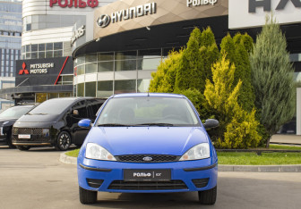 Подержанный автомобиль Ford Focus Hatchback 2003 года (2 фото)