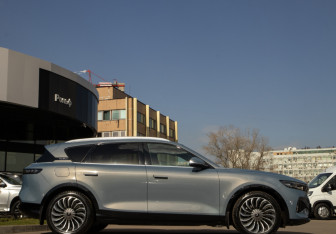 Подержанный автомобиль Voyah Free 2022 года (3 фото)