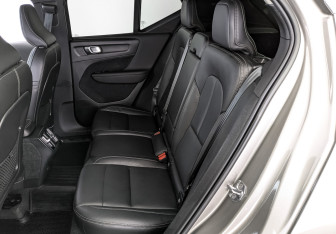 Подержанный автомобиль Volvo XC40 2020 года (18 фото)