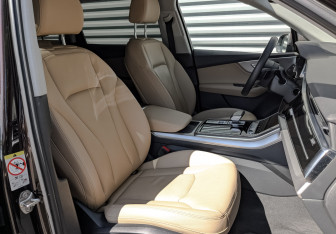 Подержанный автомобиль Audi Q7 2021 года (22 фото)