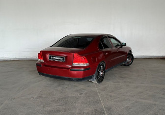 Подержанный автомобиль Volvo S60 2007 года (6 фото)