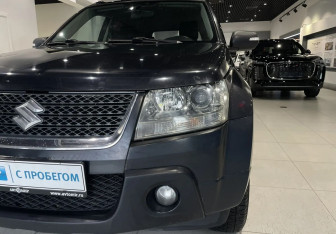 Подержанный автомобиль Suzuki Grand Vitara 2009 года (9 фото)