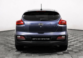Подержанный автомобиль Kia Ceed Hatchback 2014 года (6 фото)
