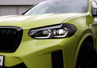 Подержанный автомобиль BMW X4 M 2022 года (31 фото)