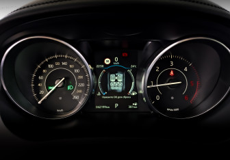 Подержанный автомобиль Jaguar E-Pace 2018 года (13 фото)